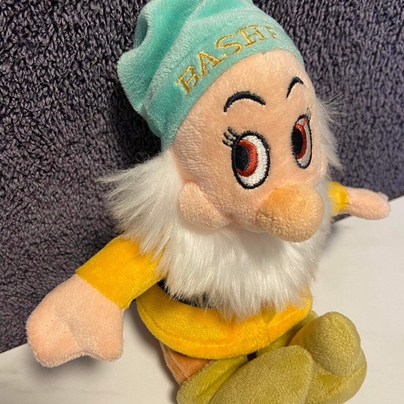 Disney Snow White and the Seven Dwarves Bashful 6inch bean bag plush - Picture 1 of 4